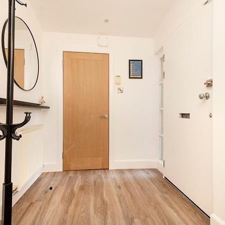 Joivy 3Br Flat In Haymarket With Free Parking เอดินบะระ ภายนอก รูปภาพ