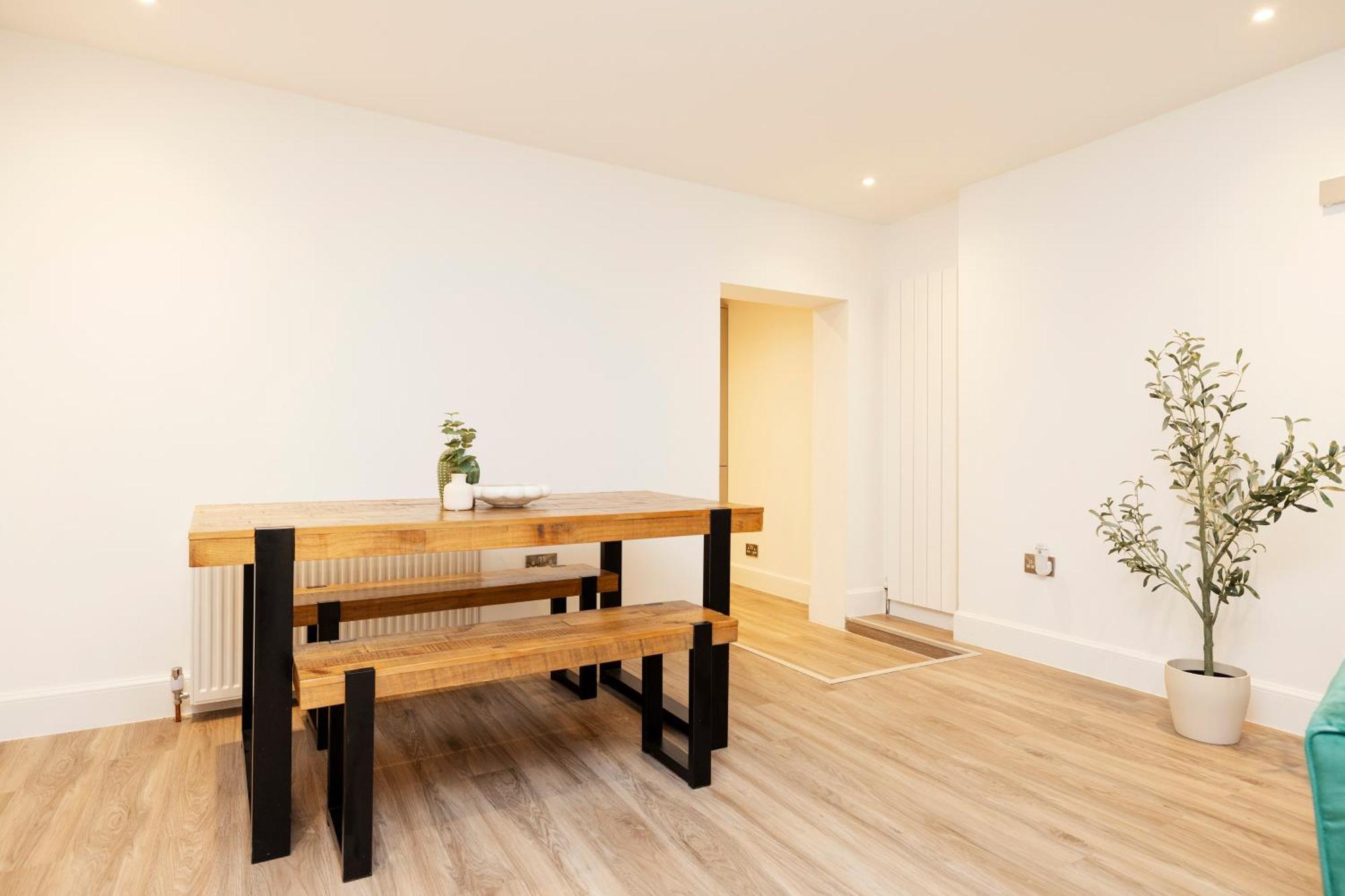 Joivy 3Br Flat In Haymarket With Free Parking เอดินบะระ ภายนอก รูปภาพ