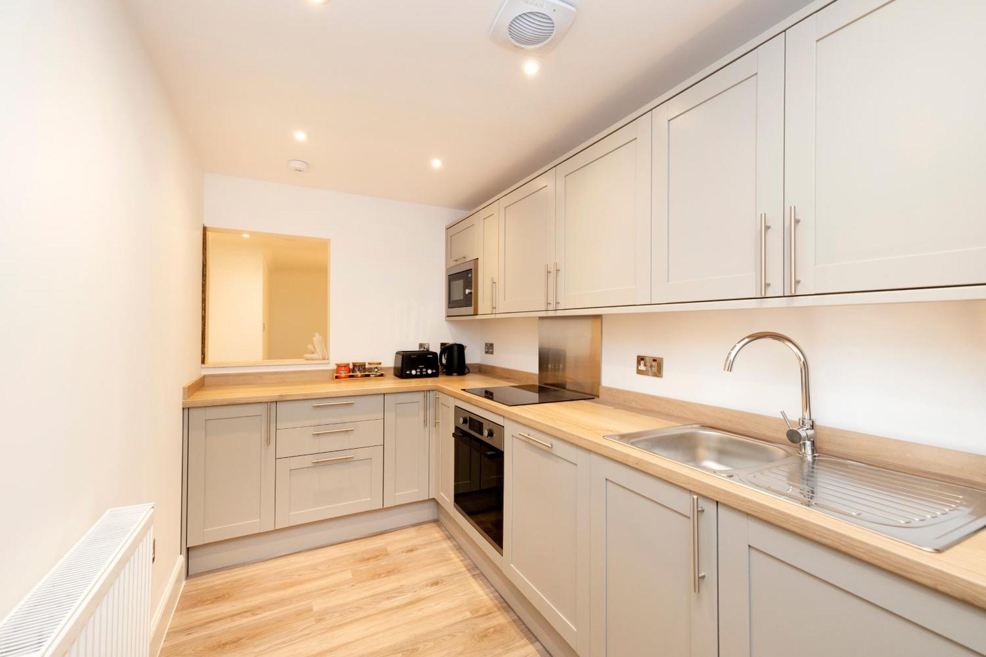 Joivy 3Br Flat In Haymarket With Free Parking เอดินบะระ ภายนอก รูปภาพ