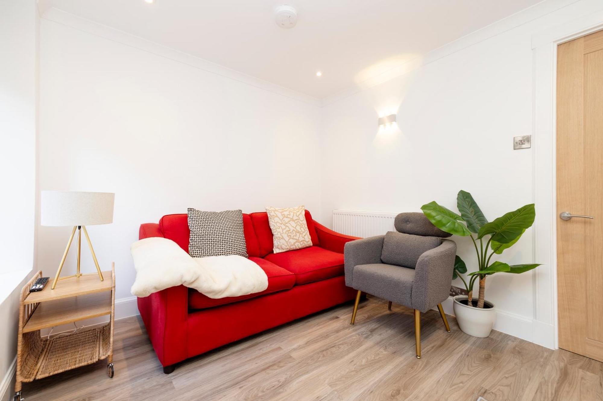 Joivy 3Br Flat In Haymarket With Free Parking เอดินบะระ ภายนอก รูปภาพ