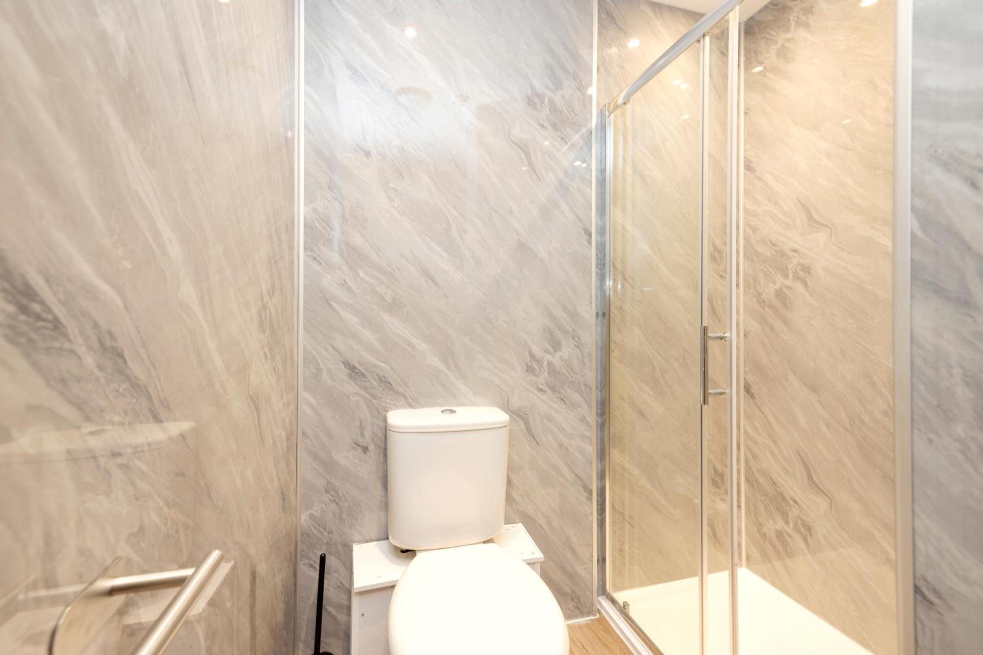 Joivy 3Br Flat In Haymarket With Free Parking เอดินบะระ ภายนอก รูปภาพ