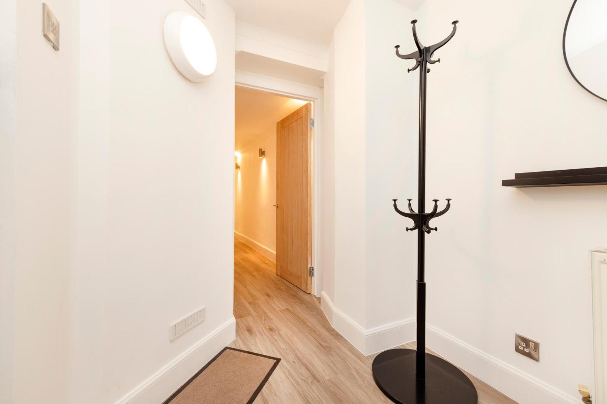 Joivy 3Br Flat In Haymarket With Free Parking เอดินบะระ ภายนอก รูปภาพ